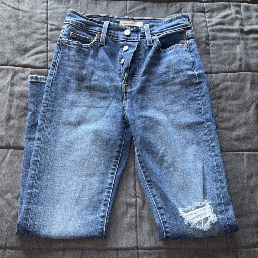 Levi’s - Picture 3 of 4